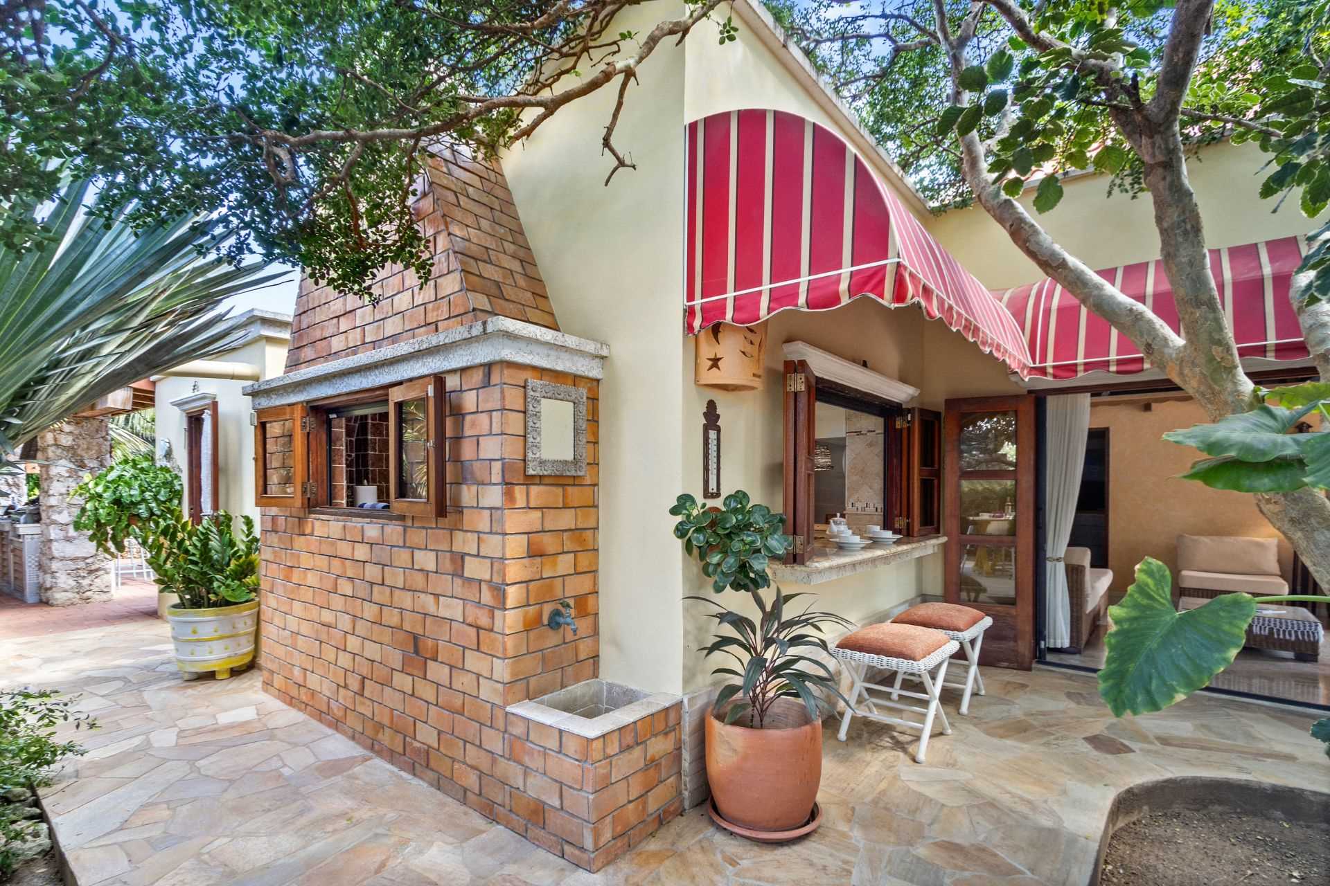 Second Row Ocean Front - Villa Laurence Four Bedroom etc. - VL244