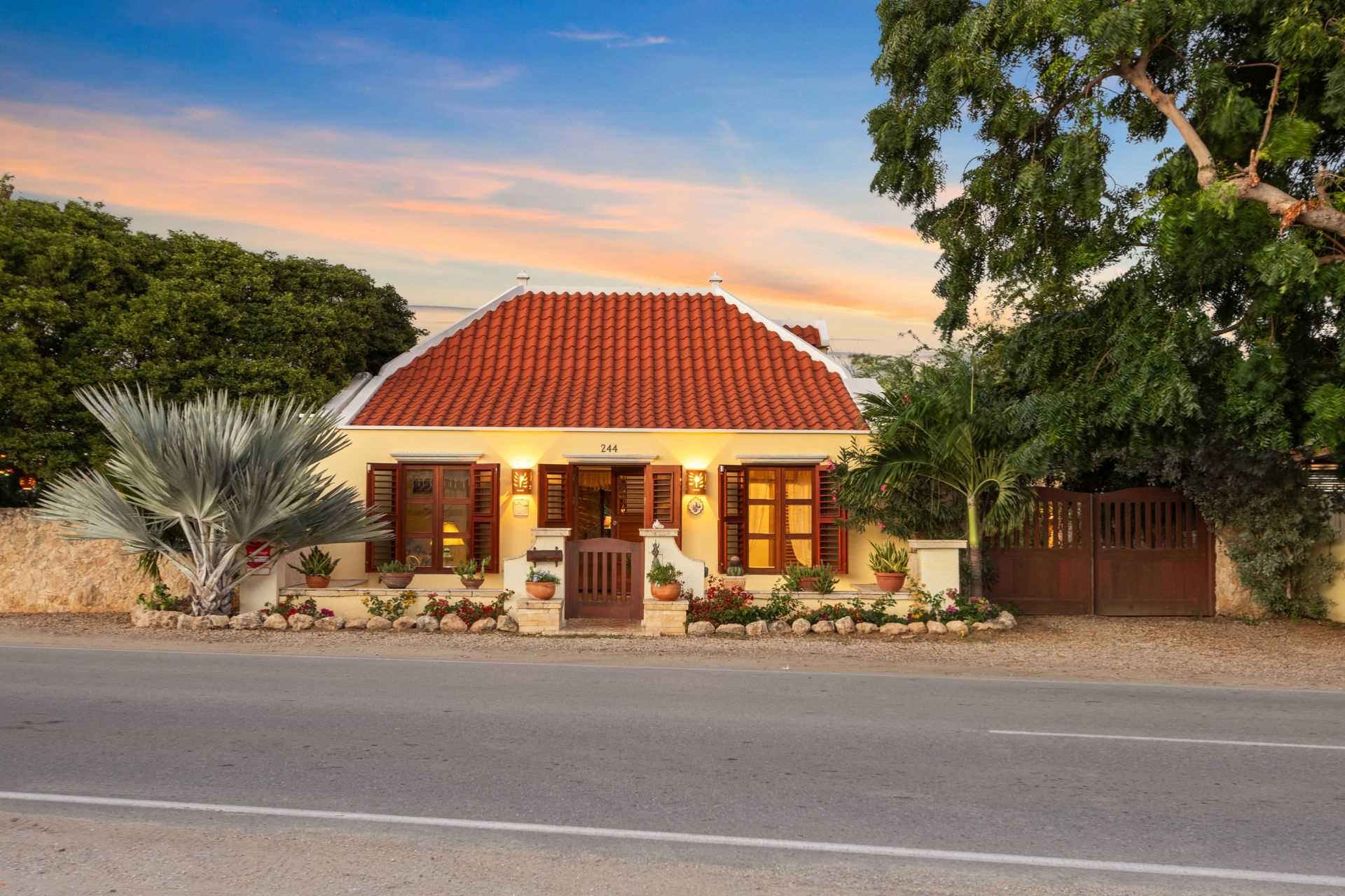 Second Row Ocean Front - Villa Laurence Four Bedroom etc. - VL244