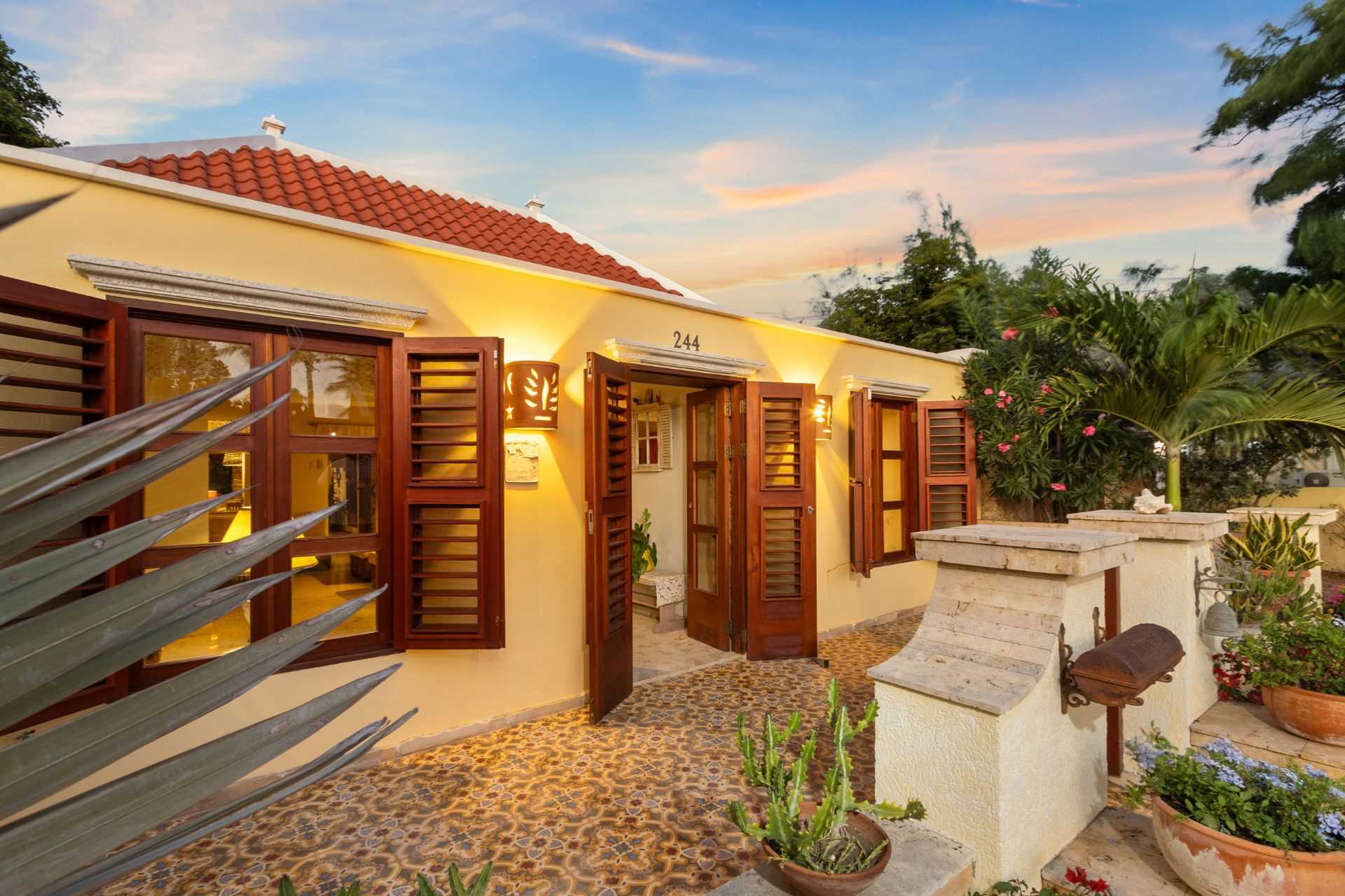 Second Row Ocean Front - Villa Laurence Four Bedroom etc. - VL244