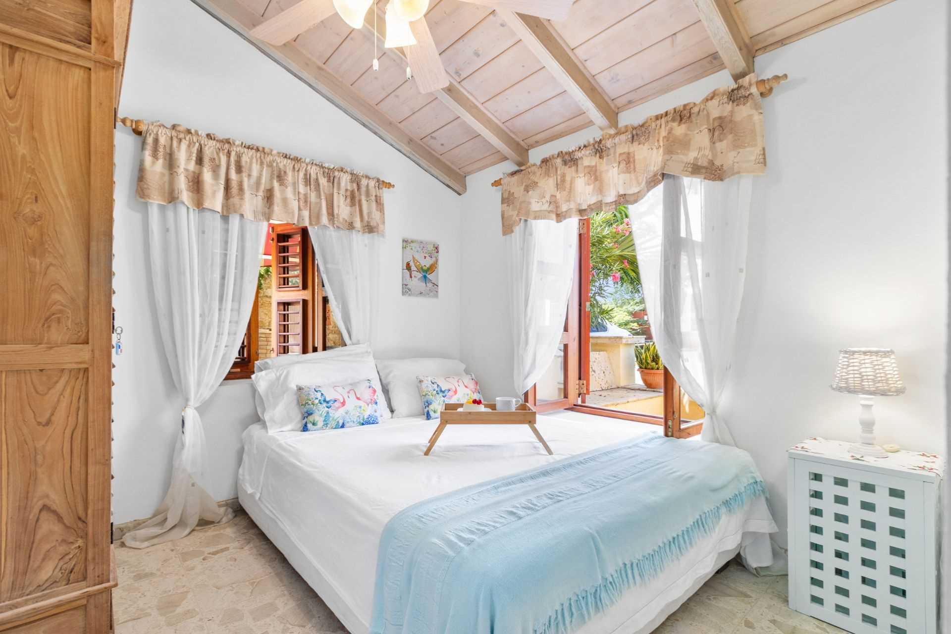 Second Row Ocean Front - Villa Laurence Four Bedroom etc. - VL244