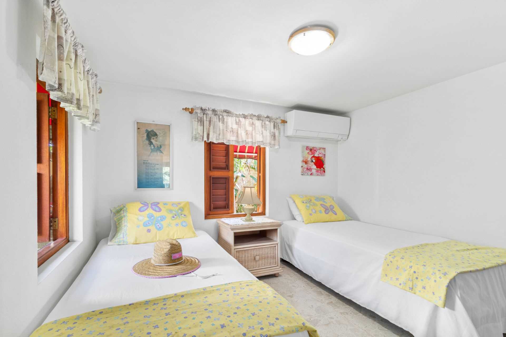 Second Row Ocean Front - Villa Laurence Four Bedroom etc. - VL244